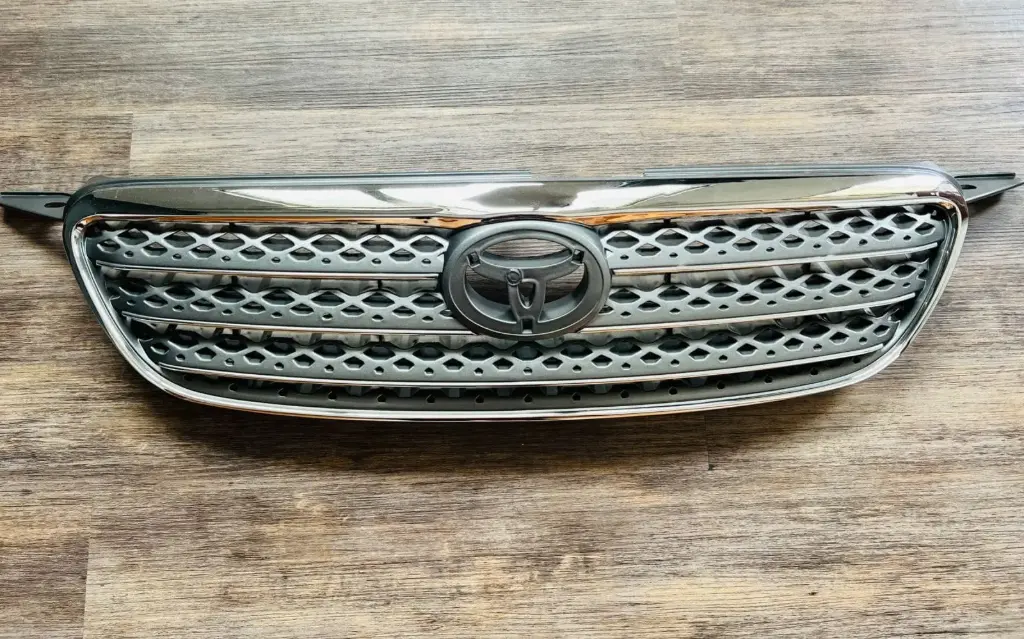 Parrilla compatible con Toyota Corolla 2003-2008.