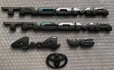 Set de emblemas para Toyota Tacoma 2005-2024.  