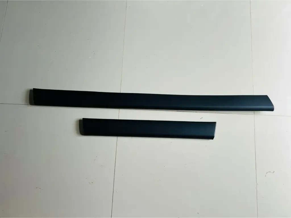 Banda superior protectora de la carroseria. Honda Cr-v 2005-2006.