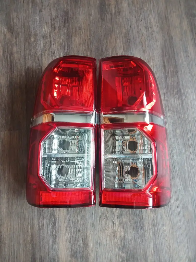 Stop para Toyota Hilux 2012-2015. 