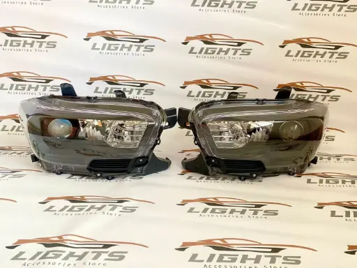 Foco blackhousing para Toyota Tacoma 2016-2019 .