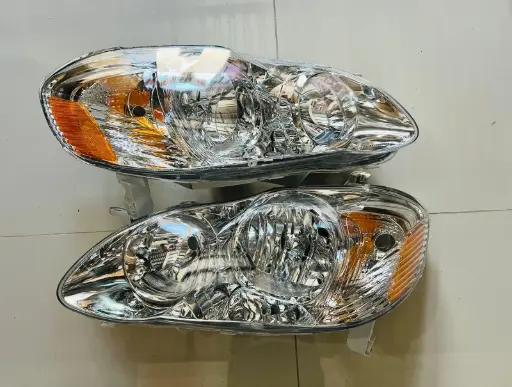 Foco  compatible con Toyota Corolla 2003-2008.