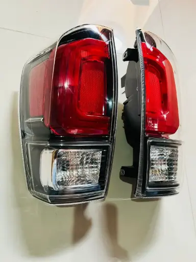 Stop compatible con Toyota Tacoma 2016-2023.