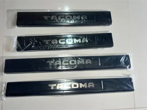 [TYT-TACOMA-1623-106] Kit de Protectores de umbral de puerta para Toyota Tacoma 2016-2023 doble cabina.